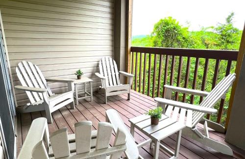 Indian Point Apartment | The Cove 13-4 By SDC, Big Deck, Pool, Hot Tub, By Lake , No Stairs