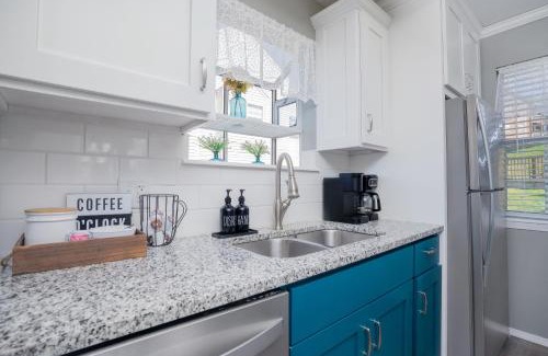 Indian Point Apartment | The Cove 13-4 By SDC, Big Deck, Pool, Hot Tub, By Lake , No Stairs