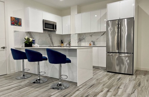 Palm Beach Resort | The Cove - Condo Hotel - Perfect Location