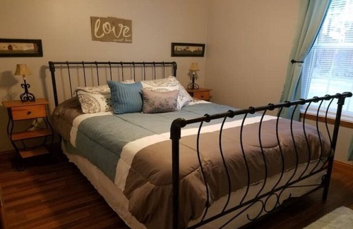 Edinboro Cottage | The Cove, cozy cottage by Edinboro Lake