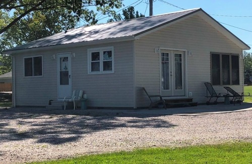 Geneva-on-the-Lake Cottage | The Cove House: Private 2 bdm cottage