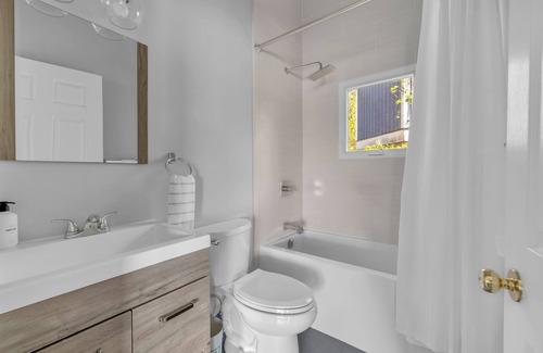 Prince Edward House | The Cove | Lake on the Mountain | 2 Bedrooms