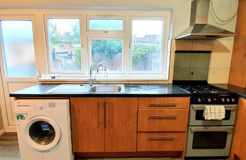 Heston West House | The Covent way House