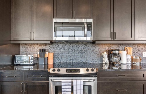 Inglewood Condo | The Cowboy l Across from Saddledome l Free Parking