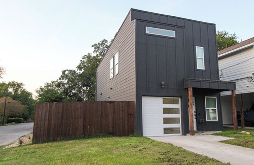 Lockhart House | The Cowboy Retreat