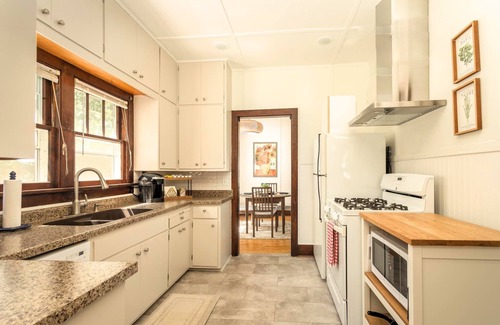 Alexandria Cabin | The Cowdry Cottage | Pet-Friendly | Canoe | Bikes