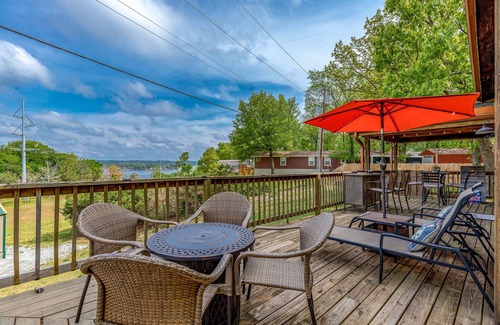Grove Cabin | The Cowskin Cabin & Bunkhouse - Lakeview Getaway on 1/2 acre
