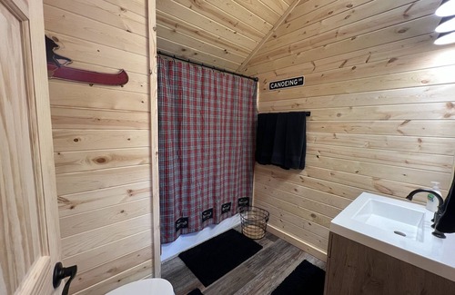 Fountain City Cabin | The “Cozy” Backwaters Cabin on the Great River Road!