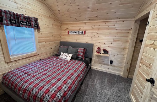 Fountain City Cabin | The “Cozy” Backwaters Cabin on the Great River Road!