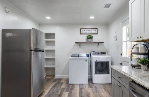 North Charleston Cottage | The Cozy Blue Cottage in Park Circle