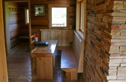 Moricetown House | The Cozy Cabin - L.D.R.