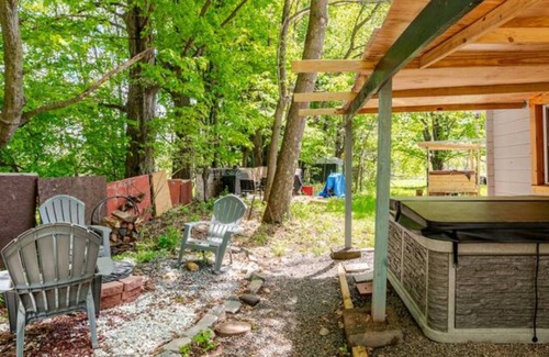 Ashland Cabin | The Cozy Cabins at Walnut Grove- Your Perfect Getaway near Hunter/Windham