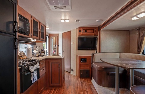 East MLK House | The Cozy Camper - Sauna, Cold Plunge & Pool