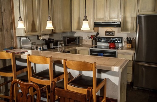 Mammoth Lakes Condo | The Cozy Canyon Lodge Condo! A Walk to the lifts! Ski in Ski Out