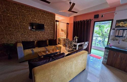 Sualkuchi House | The cozy Coop Homestay