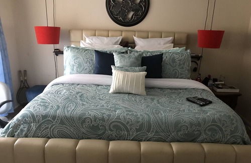Far North Dallas Condo | The Cozy Corner Where Stress Meets Relaxation. The mini mansion