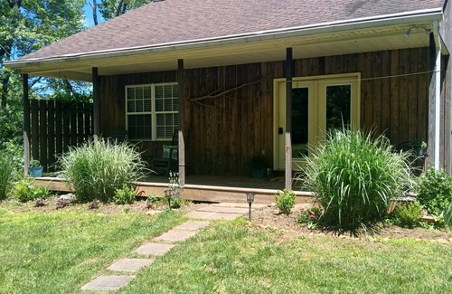 Ottsville Cottage | The Cozy Cottage! Private 1-bedroom cottage in a peaceful setting in Ottsville
