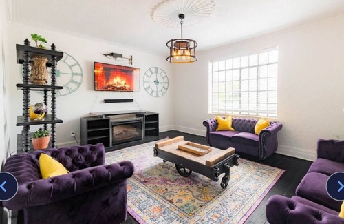 Detroit Condo | The Cozy Cottage!