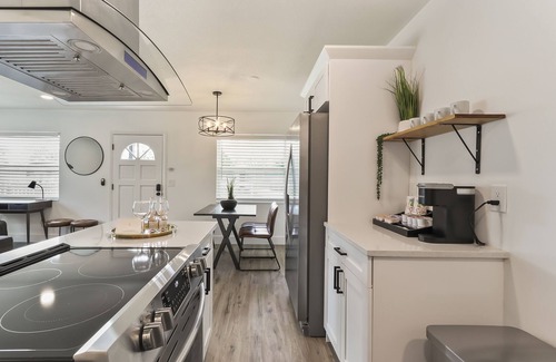 Port Tampa City House | The Cozy Cove - *Chic Westshore Getaway*