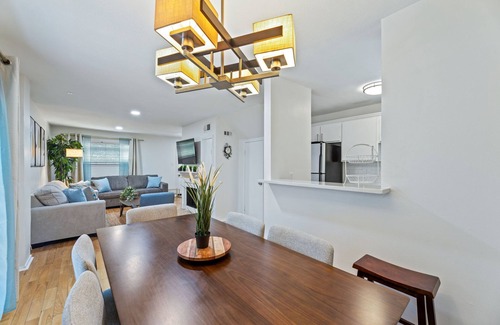 Cityplace Condo | The Cozy Cove - Rare 2BD-1.5BA Luxury Condo, 92 Walking Score, Parking, Sleeps 8