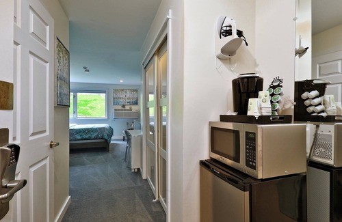 Killington Condo | The Cozy Cubbie: Charming Studio in Killington. Pool. Bus. Discounted Ski Rentals.