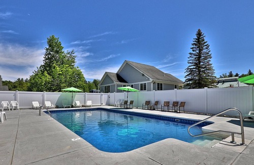 Killington Condo | The Cozy Cubbie: Charming Studio in Killington. Pool. Bus. Discounted Ski Rentals.