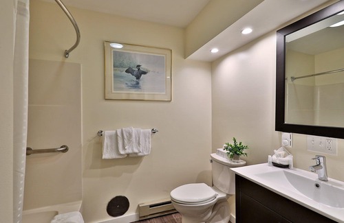 Killington Condo | The Cozy Cubbie: Charming Studio in Killington. Pool. Bus. Discounted Ski Rentals.