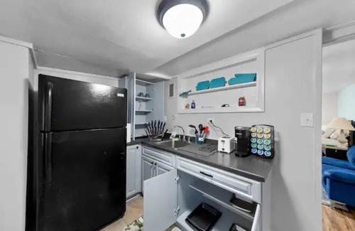 Arlington Apartment | The Cozy Deal, Laundry, Wi-fi, Central