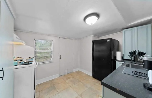 Arlington Apartment | The Cozy Deal, Laundry, Wi-fi, Central