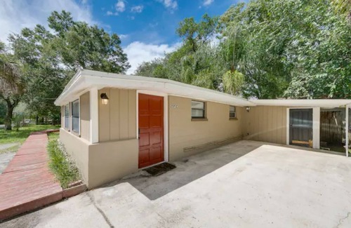 Arlington Apartment | The Cozy Deal, Laundry, Wi-fi, Central