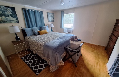 Hinesville House | The Cozy Main Suite 2-bedroom mobile home in welcoming Hinesville with WiFi, Ac