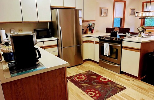 Campton House | The Cozy Mountain Retreat!nWith Access to Pool, Hot Tub, Gym & Skiing