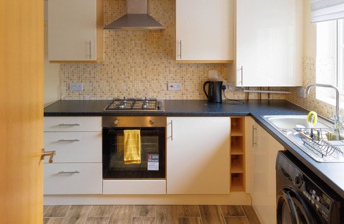 Thamesmead House | The Cozy Nook 2 Bedroom and free parking