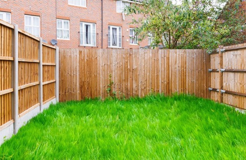 Thamesmead House | The Cozy Nook 2 Bedroom and free parking