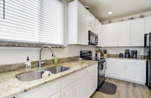Fountain House | The Cozy Oak | Main Level Comforts