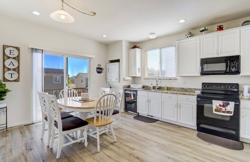 Fountain House | The Cozy Oak | Main Level Comforts