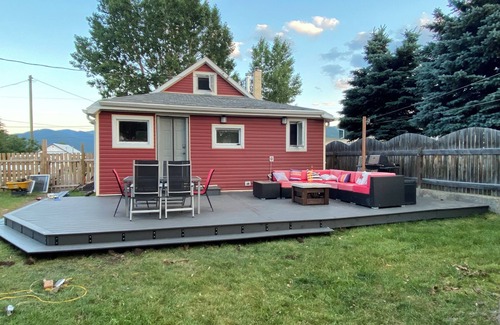 Bellevue House | The Cozy Red Cabin