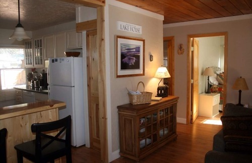 Al Tahoe Cabin | The Cozy Tahoe Cabin - Hot Tub, Pet Friendly, & 5 Min. to Lake