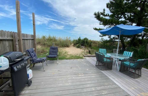 Norfolk Apartment | The Crab Pad Beachfront - kayaks - BBQ