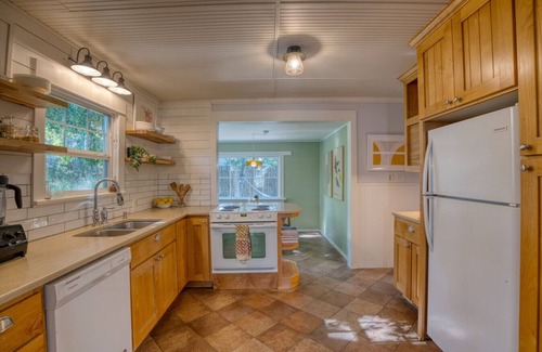 Larkspur Apartment | The Creative`s Nest in Bend