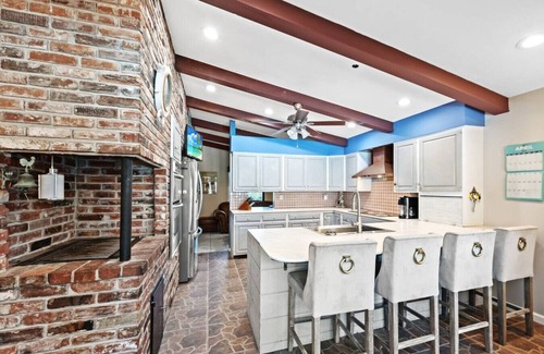 Survey Creek Villa | The Creek Resort - Revamped Chic 4BR Haven w/Pool