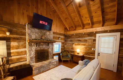 Piper Gap Cabin | The Creekside Cabin - Hot-Tub