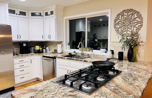 Corvallis House | The Crest and Bella Estates- Sleeps up to 21!