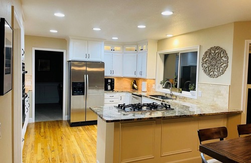Corvallis House | The Crest and Bella Estates- Sleeps up to 21!