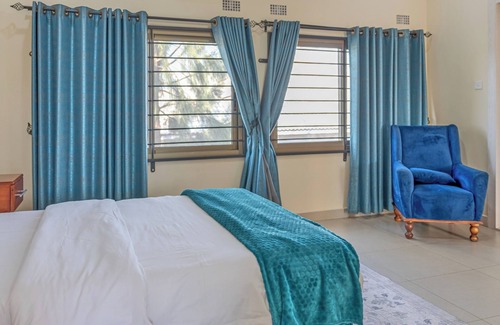 Lusaka Hotel | The Crest Lodge