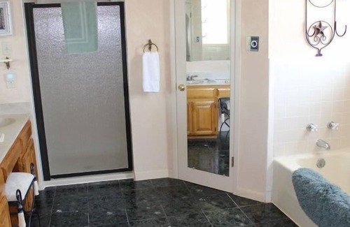 Johnson City House | The Crossroads Inn