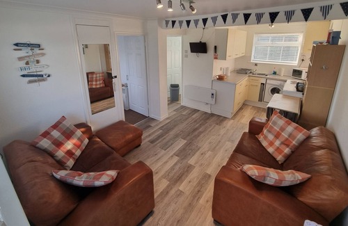 Sandown Ski Chalet | The Crows Nest chalet with Countryside Views & minutes from Sandy Beach