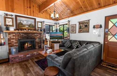 Big Bear Lake House | The Cuddle Inn - True feeling of a great cabin! Beautiful and homey! Walking distance to the lake!
