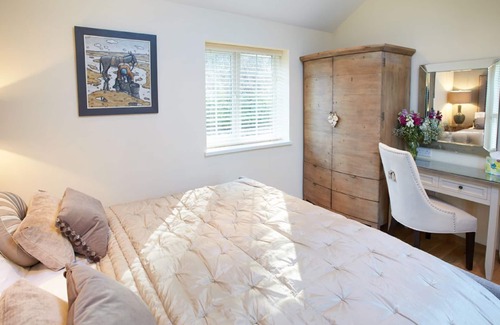 Pencoed House | The Cwtch provides the peace and tranquillity of the country side, close to a beautiful coastline.