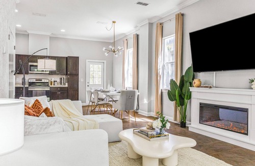 Downtown House | The D'town Pensacola Pearl. 3 bed 2 bath